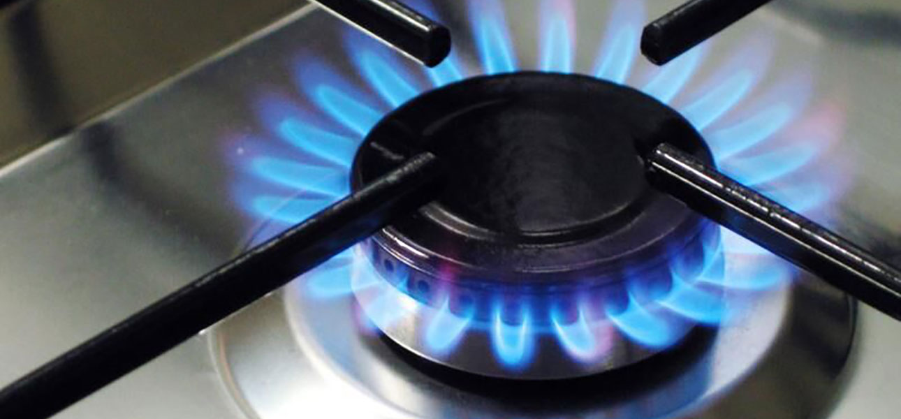 Як людям готуватися до можливих зупинок подачі газу та тепла через обстріли РФ